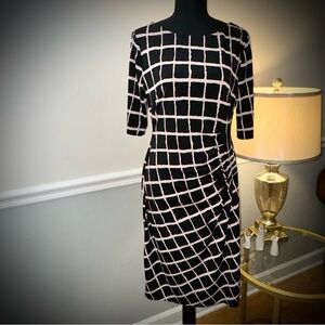 Connected Apparel. Black/Beige. Ruched on side. Sz 10. Elbow Sleeve.